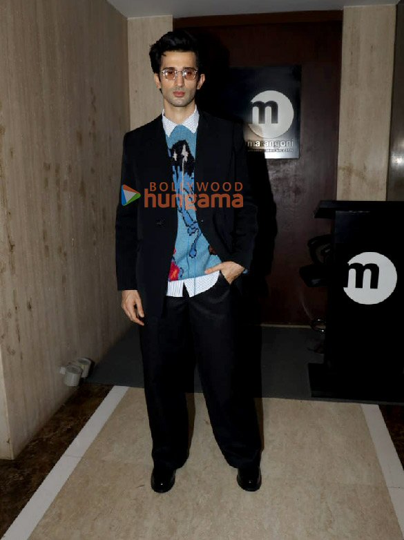 photos kartik aaryan saiee manjrekar shanaya kapoor and others snapped at elle india graduate 2024 7