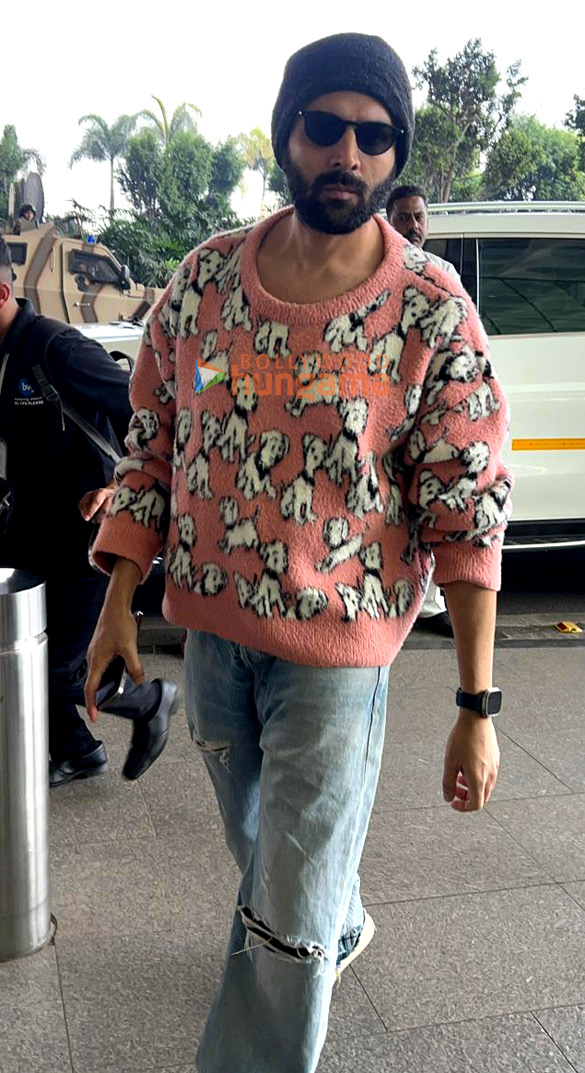photos kartik aaryan snapped at the airport 4 7
