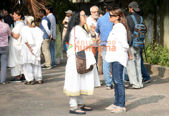 photos naseeruddin shah boman irani and others attend the funeral of shyam benegal 512 2