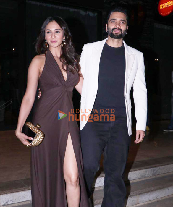 photos rakul preet singh jackky bhagnani riteish deshmukh genelia deshmukh and others snapped in bandra 4