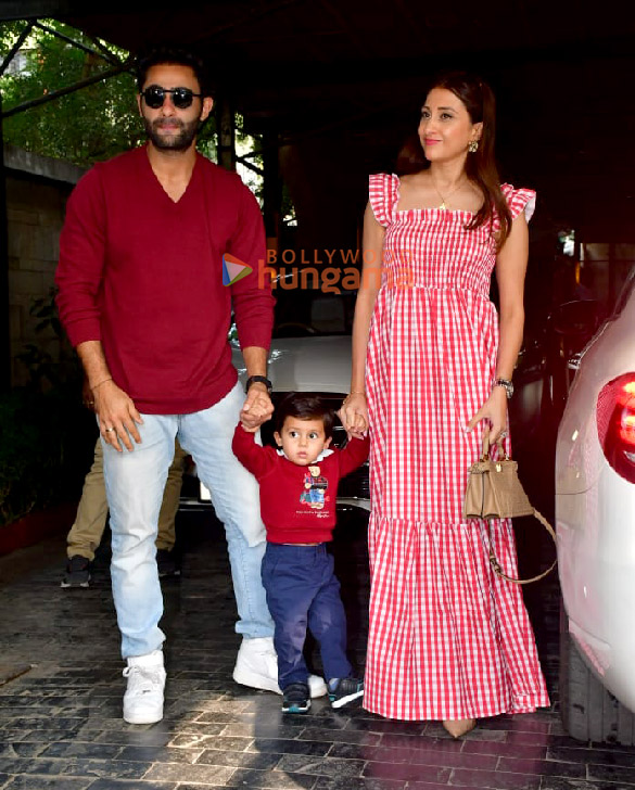 photos ranbir kapoor alia bhatt neetu singh and others snapped at kapoor familys christmas brunch 2