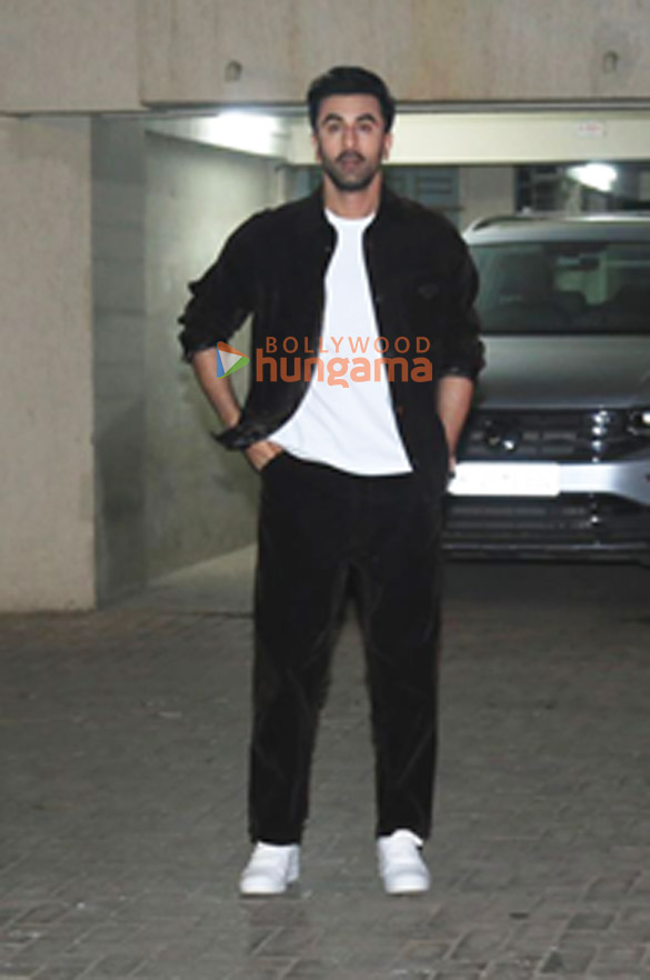 photos ranbir kapoor pooja bhatt and others snapped at mahesh bhatts house for christmas party 1