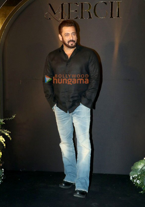 photos salman khan genelia deshmukh riteish deshmukh and others snapped at nirvan khans birthday party 12