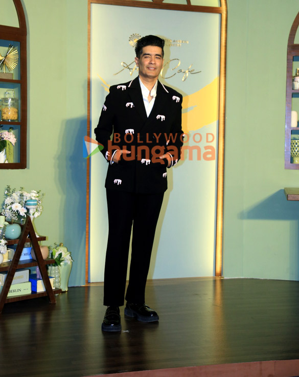 photos shah rukh khan gauri khan ananya panday janhvi kapoor and others grace the preview night of nmacc arts cafe 1 3 2