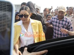 Photos: Shah Rukh Khan with wife Gauri and daughter Suhana snapped at the Gateway of India