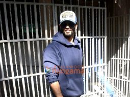 Photos: Shahid Kapoor snapped outside a dubbing studio in Bandra