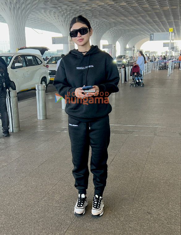 photos shraddha kapoor parineeti chopra mouni roy and others snapped at the airport 3