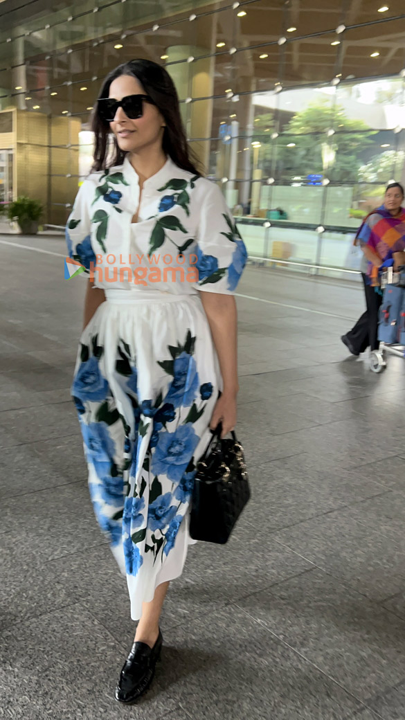 photos sonam kapoor ahuja chitrangda singh jeetendra and prateik babbar snapped at the airport 5