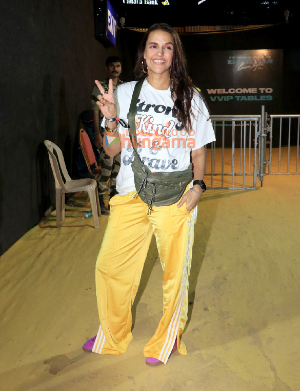 photos sophie choudry neha dhupia and others snapped at karan aujlas concert 6