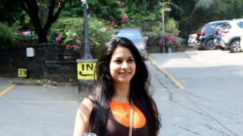 Photos: Tanishaa Mukerji snapped outside a yoga class in Khar