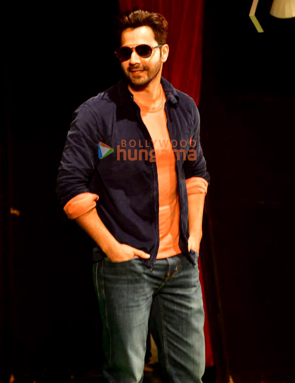 photos varun dhawa snapped at a school event 4