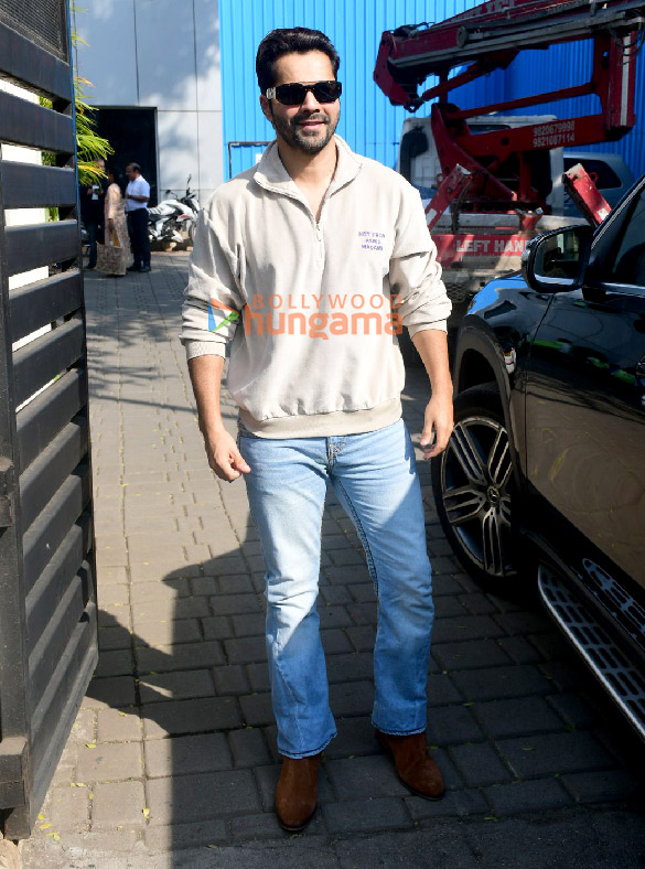 photos varun dhawan snapped at kalina airport 1