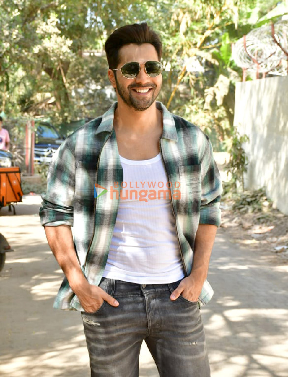 photos varun dhawan snapped in versova 2