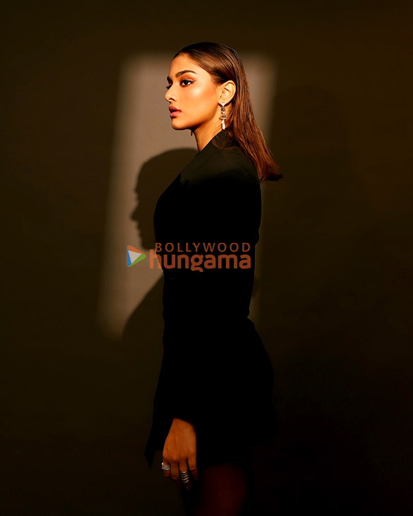 saiee manjrekar 5 18