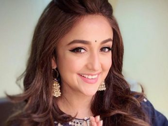 Monali Thakur clarifies on health news; says, “I am not dealing with breathing issues and I am not admitted to the hospital”