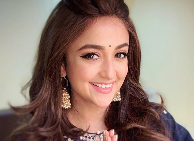 Monali Thakur clarifies on health news; says, “I am not dealing with breathing issues and I am not admitted to the hospital” 