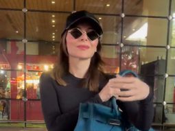 Kanika Kapoor greeting the paps at the aiport