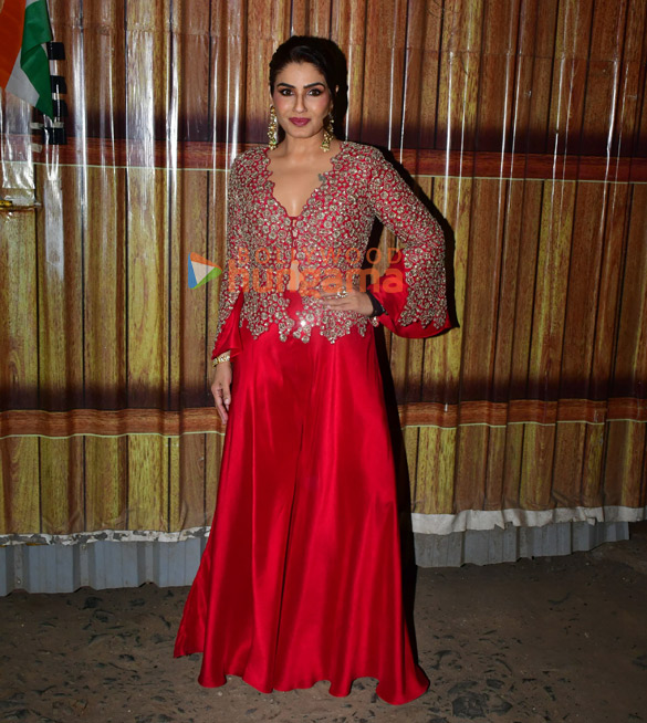 photos aaman devgan rasha thadani abhishek kapoor and raveena tandon snapped promoting azaad on the sets of bigg boss 18 2