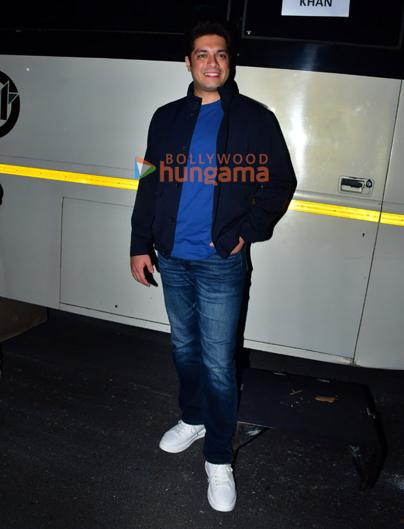 photos aamir khan junaid khan and khushi kapoor snapped promoting loveyapa on the sets of bigg boss 18 4
