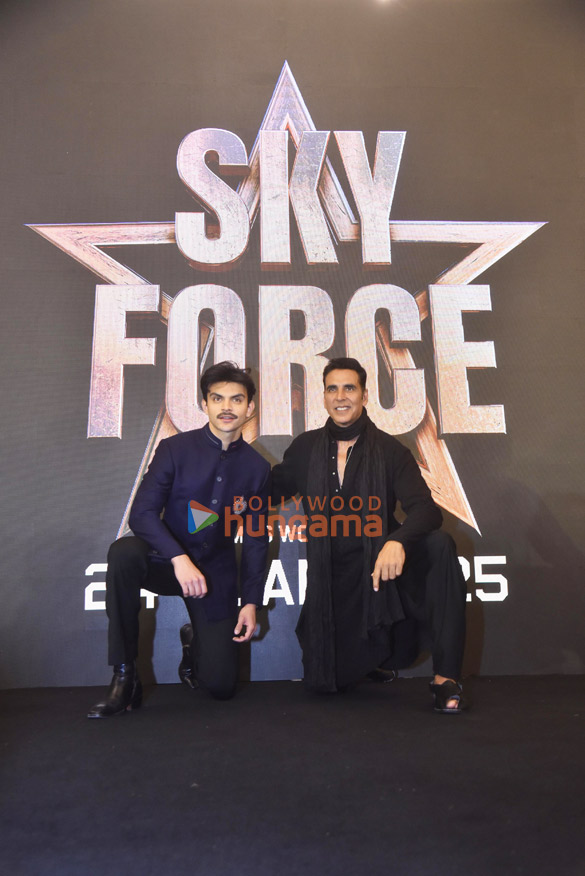 photos akshay kumar and veer pahariya grace the sky force song launch in jaipur 1