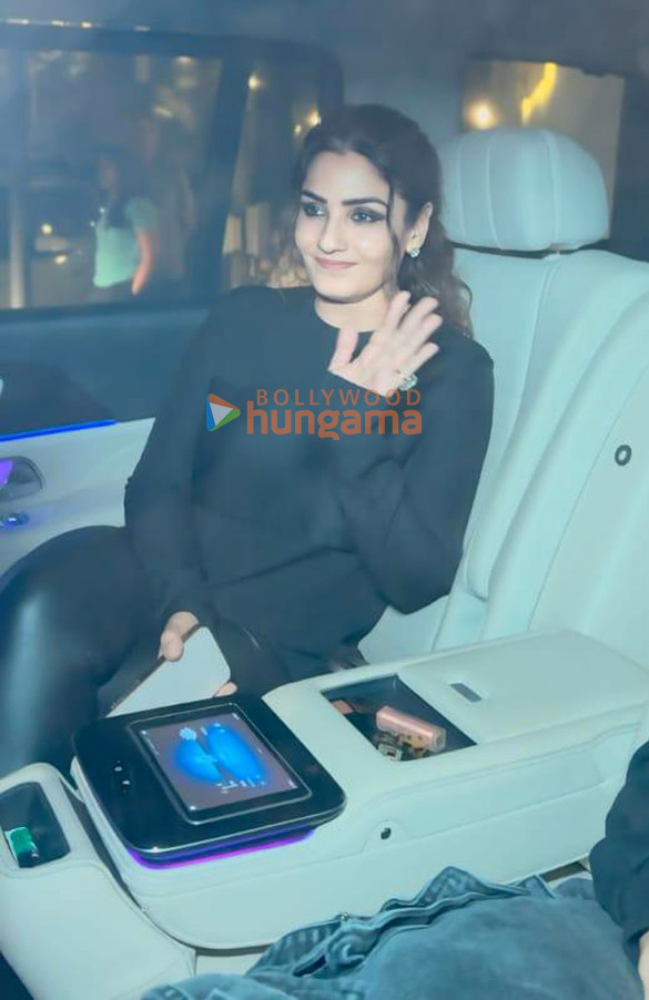photos ananya panday madhuri dixit karan johar and others attend farah khans birthday bash 9