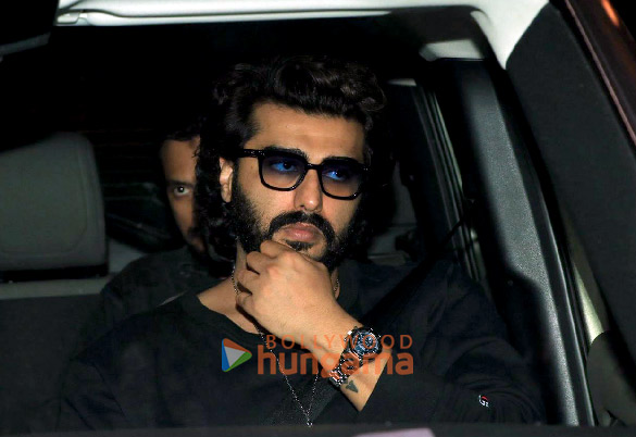 photos arjun kapoor malaika arora and others snapped at karisma kapoors house 4