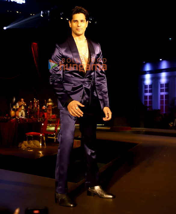 photos gauri khan malaika arora diana penty sophie choudry and others walk the red carpet of ajio luxe weekend celebration of fashion art and design 26
