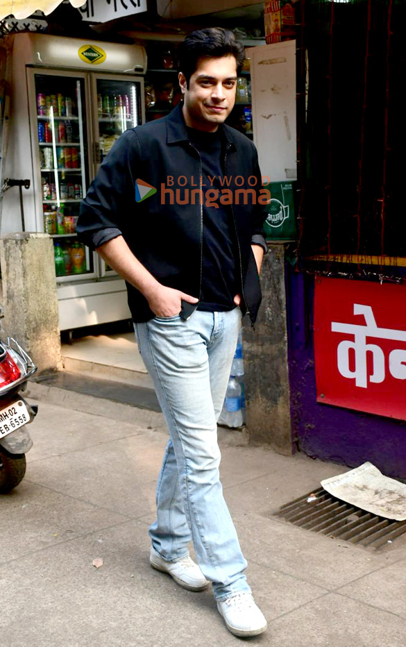 photos junaid khan and khushi kapoor snapped at candies in bandra 4