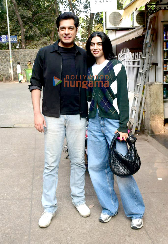 photos junaid khan and khushi kapoor snapped at candies in bandra 6