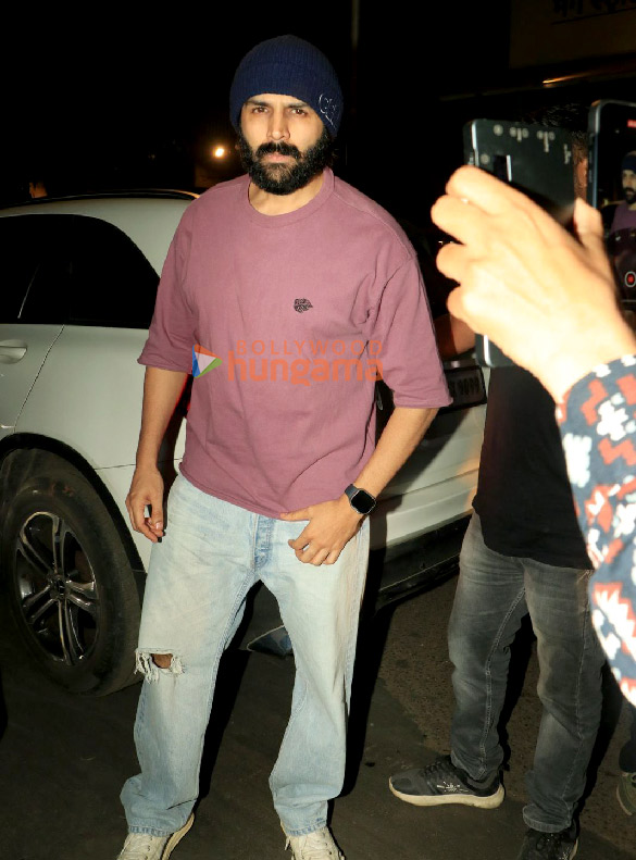 photos kartik aaryan karan johar janhvi kapoor and ishaan khatter snapped at los cavos restaurant in bandra 4