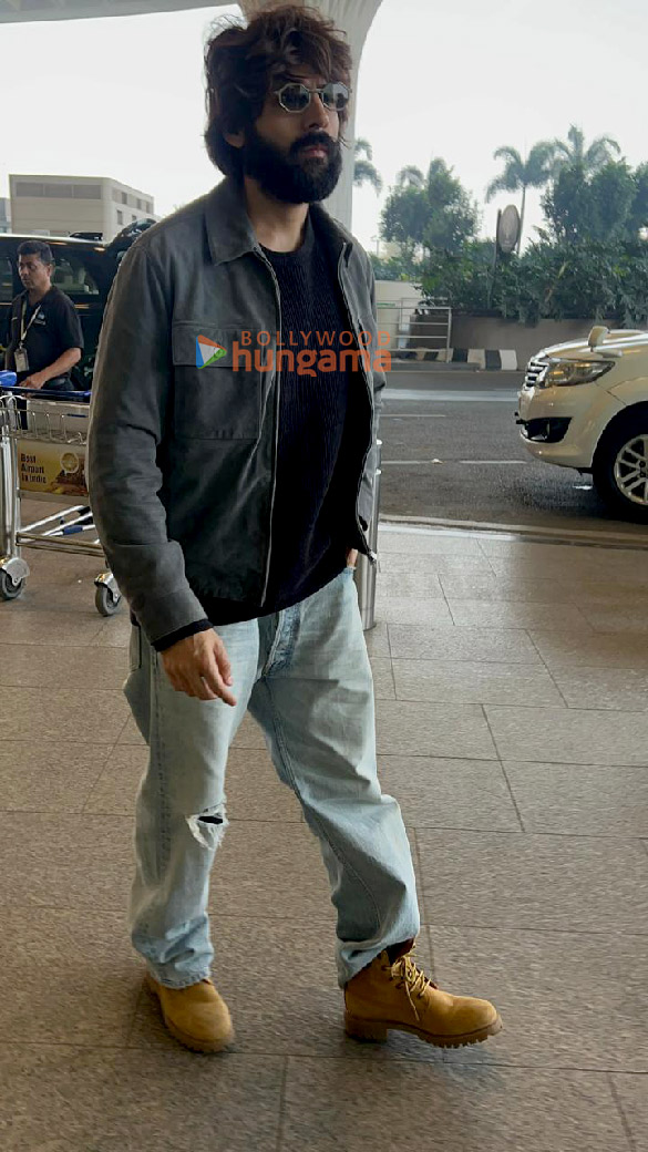 photos kartik aaryan snapped at the airport 2 11