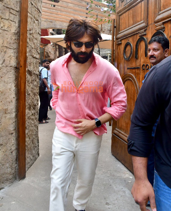 photos kartik aaryan snapped in juhu 6 11