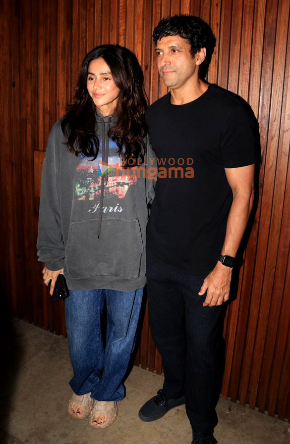 photos malaika arora farhan akhtar and others snapped in bandra 2