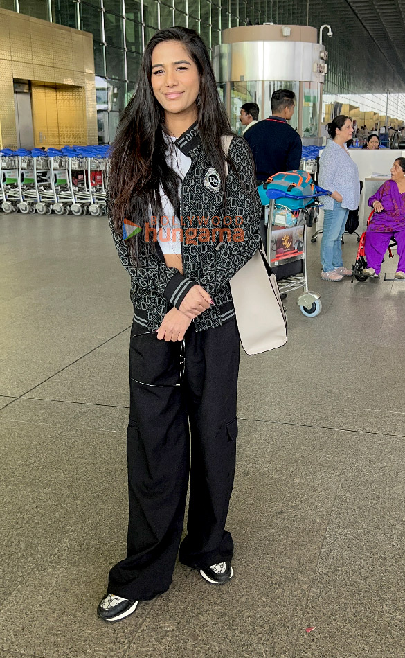 photos raveena tandon rasha thadani boman irani and others snapped at the airport 4