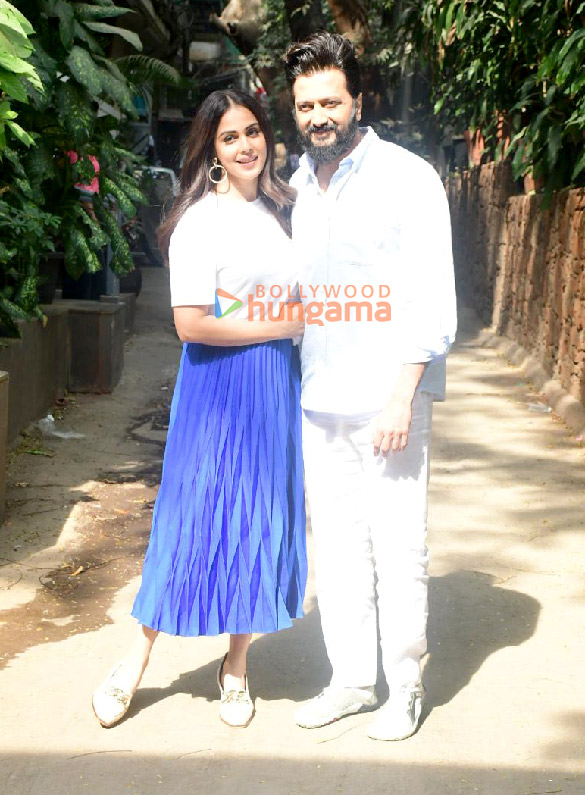 photos riteish deshmukh and genelia deshmukh snapped outside krome studio in bandra 2