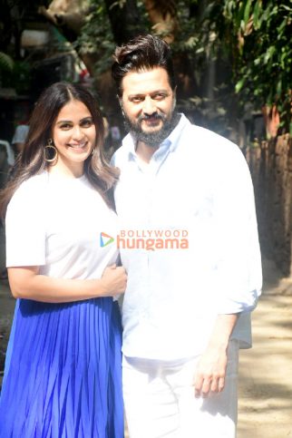 Photos: Riteish Deshmukh and Genelia Deshmukh snapped outside Krome studio in Bandra