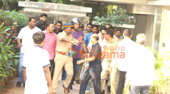 photos saif ali khan snapped returning home after attack 2