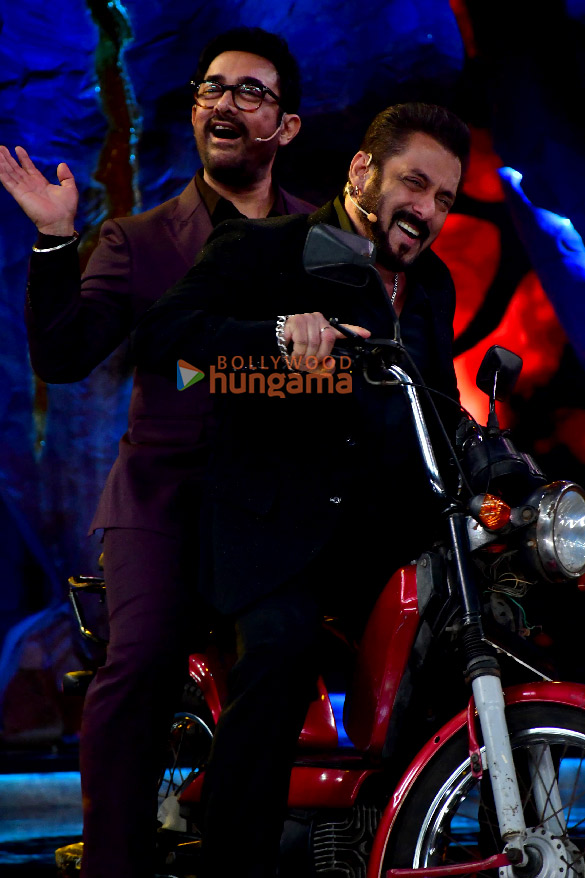photos salman khan aamir khan and loveyapa actors junaid khan and khushi kapoor snapped at bigg boss 18 finale 4