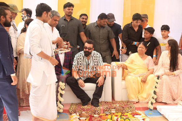 photos sanjay dutt snapped at bhumipujan event 5