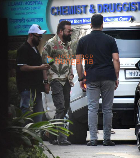 photos sanjay dutt spotted at hospital to meet saif ali khan 2