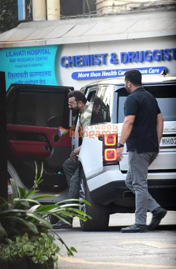 photos sanjay dutt spotted at hospital to meet saif ali khan 4