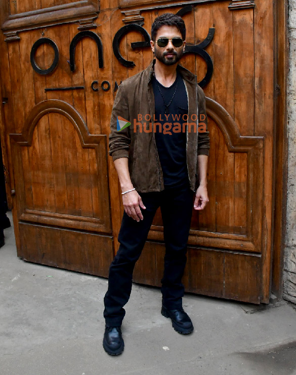 photos shahid kapoor snapped at one8 commune in juhu 1