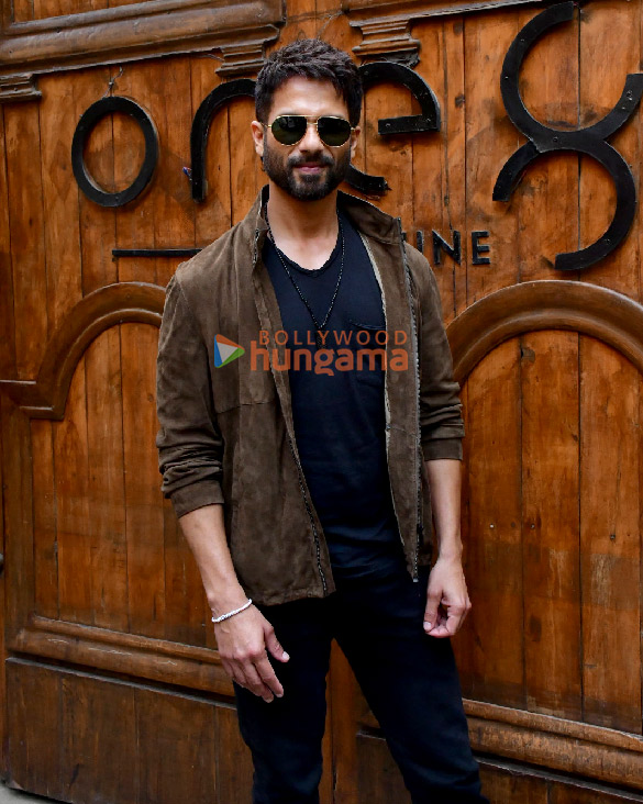 photos shahid kapoor snapped at one8 commune in juhu 3