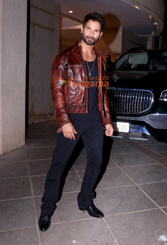 photos shahid kapoor snapped in bandra 2 4