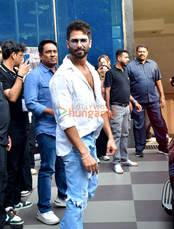 photos shahid kapoor snapped promoting deva 2
