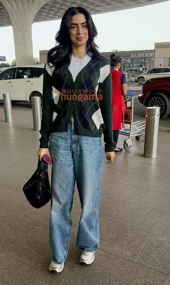 photos shraddha kapoor sidharth malhotra kiara advani and others snapped at the airport 6