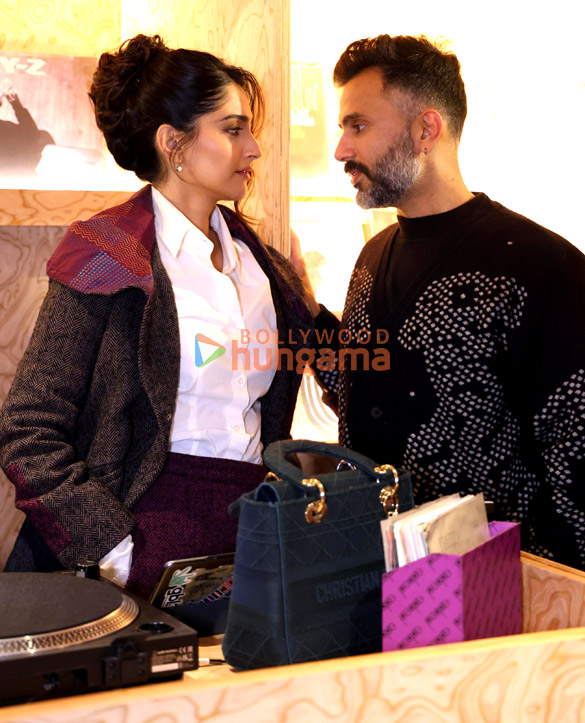 photos sonam kapoor ahuja and anand ahuja snapped at an event 2