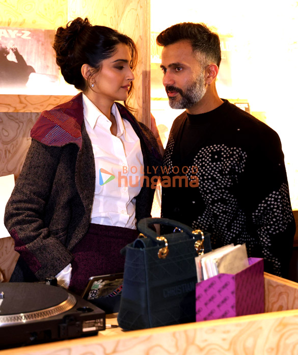 photos sonam kapoor ahuja and anand ahuja snapped at an event 5