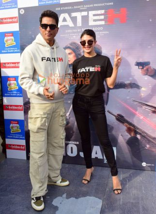 Photos: Sonu Sood, Jacqueline Fernandez and others attend Malad Masti by MLA Aslam Shaikh