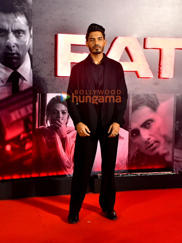photos sonu sood jacqueline fernandez and others grace the premiere of fateh 3